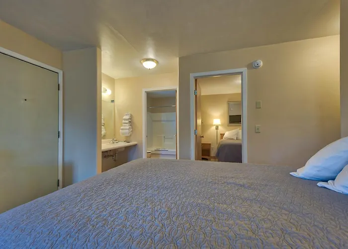 Motel A Western Rose Cody